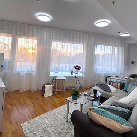 Stella'S Apartment - City Center - Free Secure Parking - Big Sun Terrace - Air Conditioning - Wifi - Tram To The Tallinn Bus Station And Old Town 外观 照片
