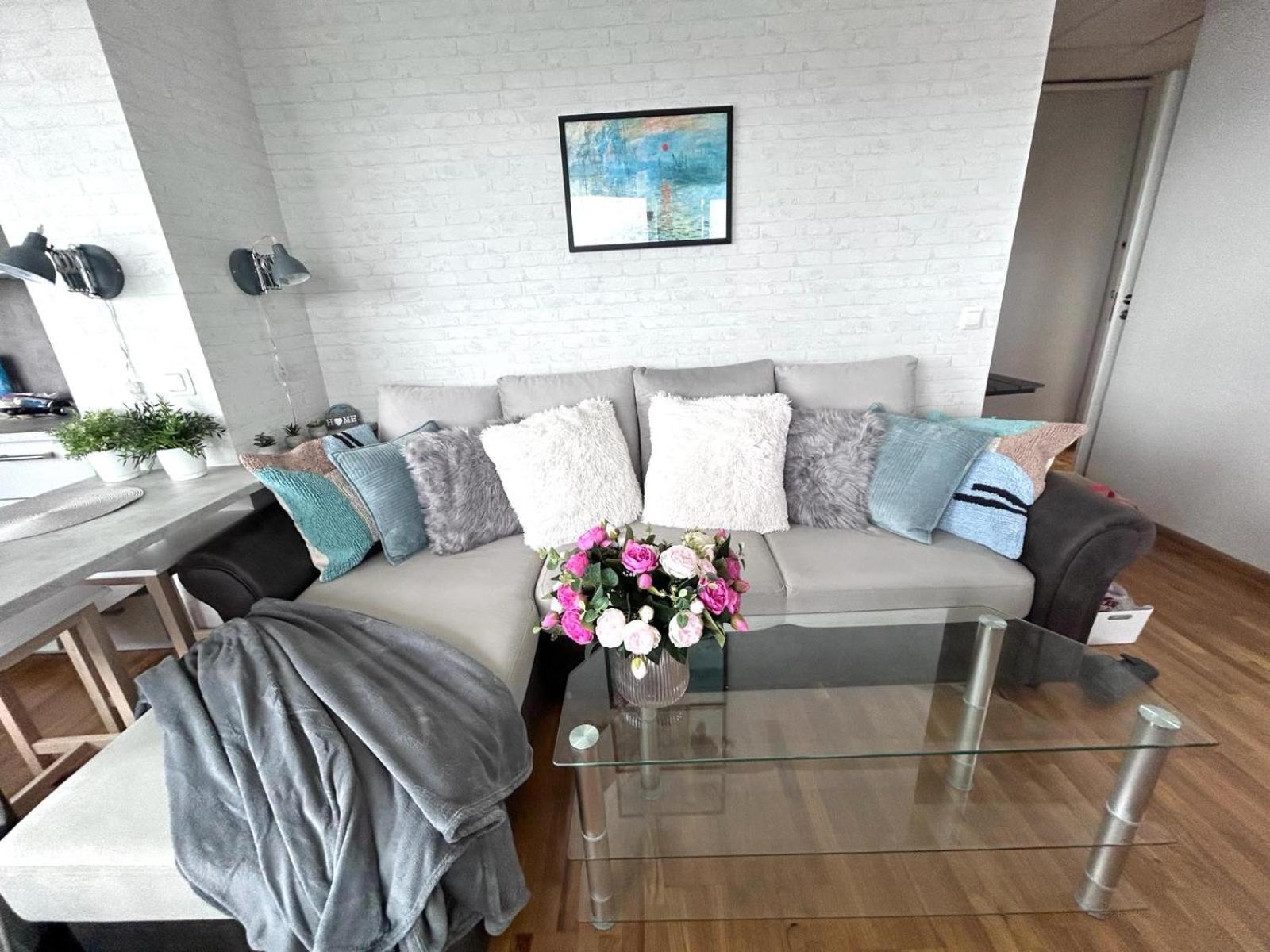 Stella'S Apartment - City Center - Free Secure Parking - Big Sun Terrace - Air Conditioning - Wifi - Tram To The Tallinn Bus Station And Old Town 外观 照片