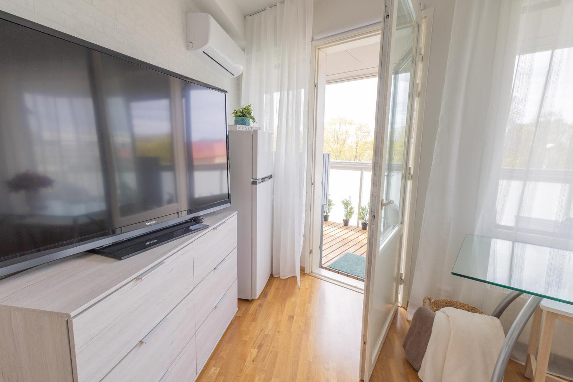 Stella'S Apartment - City Center - Free Secure Parking - Big Sun Terrace - Air Conditioning - Wifi - Tram To The Tallinn Bus Station And Old Town 外观 照片